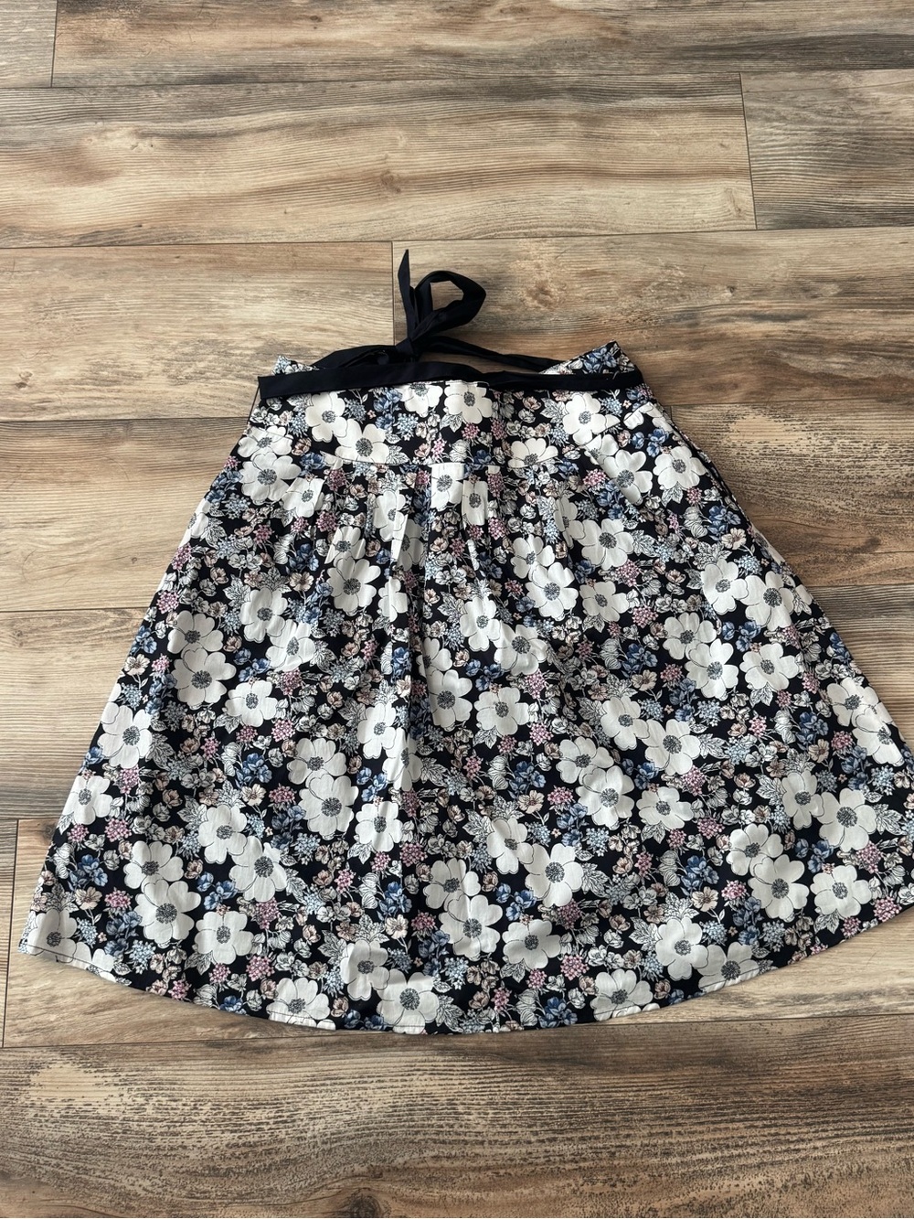 Ann Taylor A-line Skirt with Black tie size 6 NWT black white purple Blue Floral - Picture 7 of 8